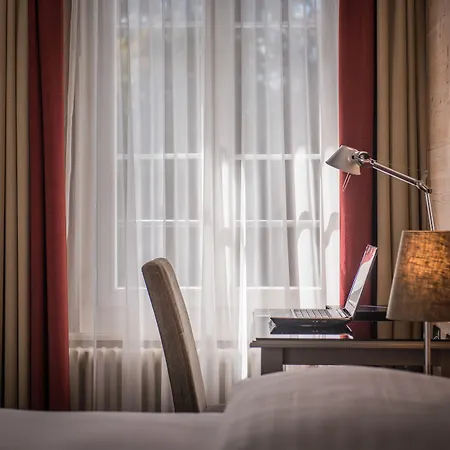 Hotel Interlaken מלון 4*