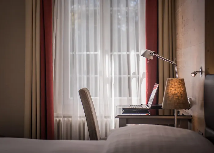 Hotel Interlaken מלון 4*
